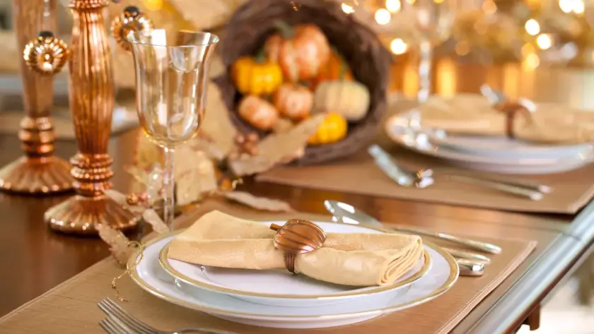 The Ultimate Guide to Thanksgiving-Inspired Wedding Menus and Warm Seasonal Décor